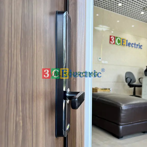 Smart lock for fireproof doors from Vietnam