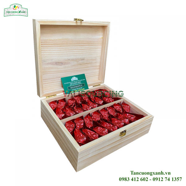 Lotus Tea (300 grams) - Pine Wood Box from Vietnam