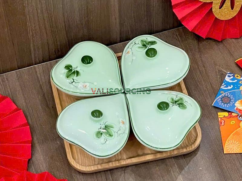 Heart-shaped candy set of 4 with wooden tray from Vietnam